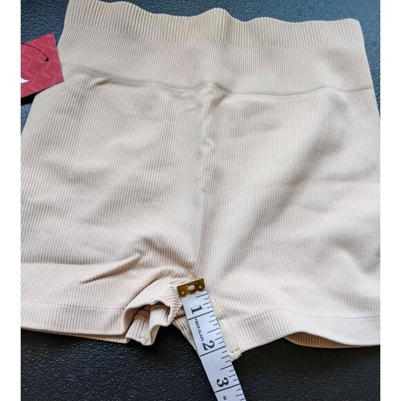 2 Capezio Shorts Seamless Rib Bike Dance Stretch Nylon Spandex Mid Rise XS/S - Picture 8 of 16